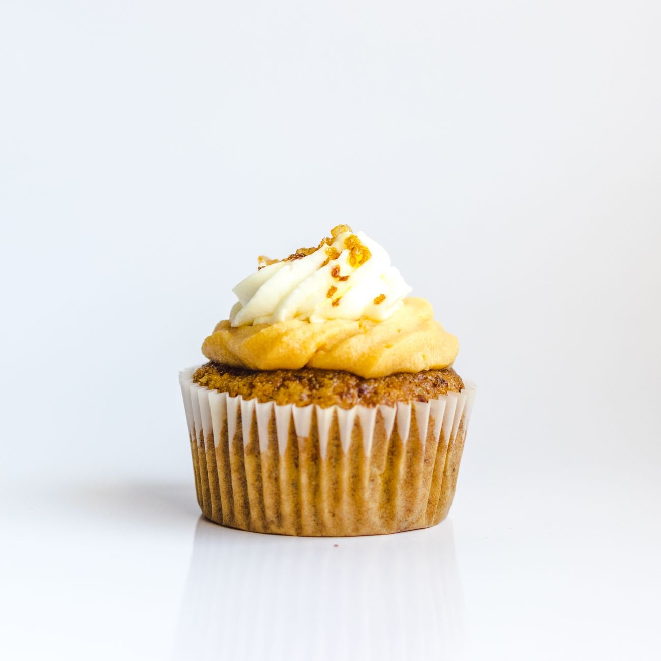 A delectable cupcake with creamy frosting.